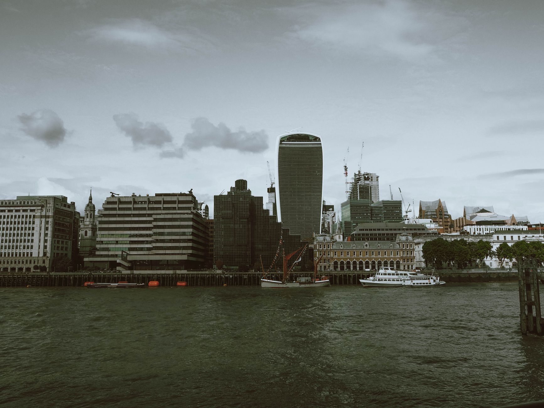 University of East London (UEL) 2026 Guide: Admission Requirements, Fees & Campus Life