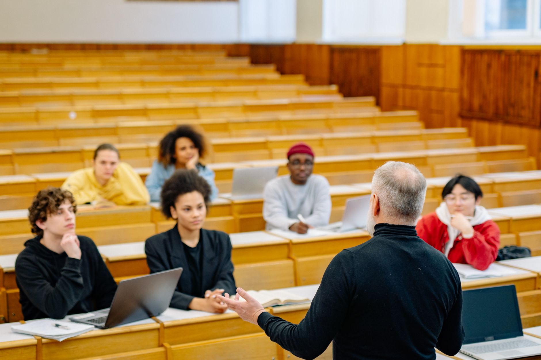 University of Winchester 2026 Guide: Admission Requirements, Fees & Rankings